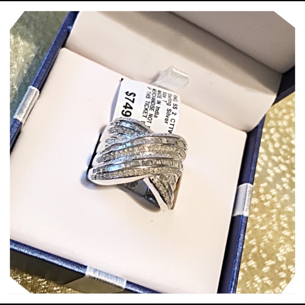 SS Diamond Ring - Picture 3 of 16